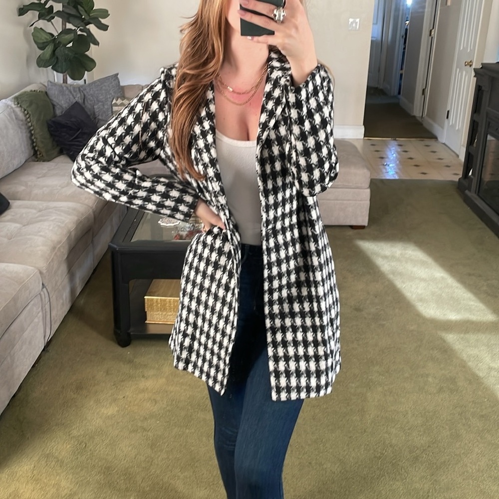 Lussoire x Active USA | Long Houndstooth Black & White Lightweight Coat